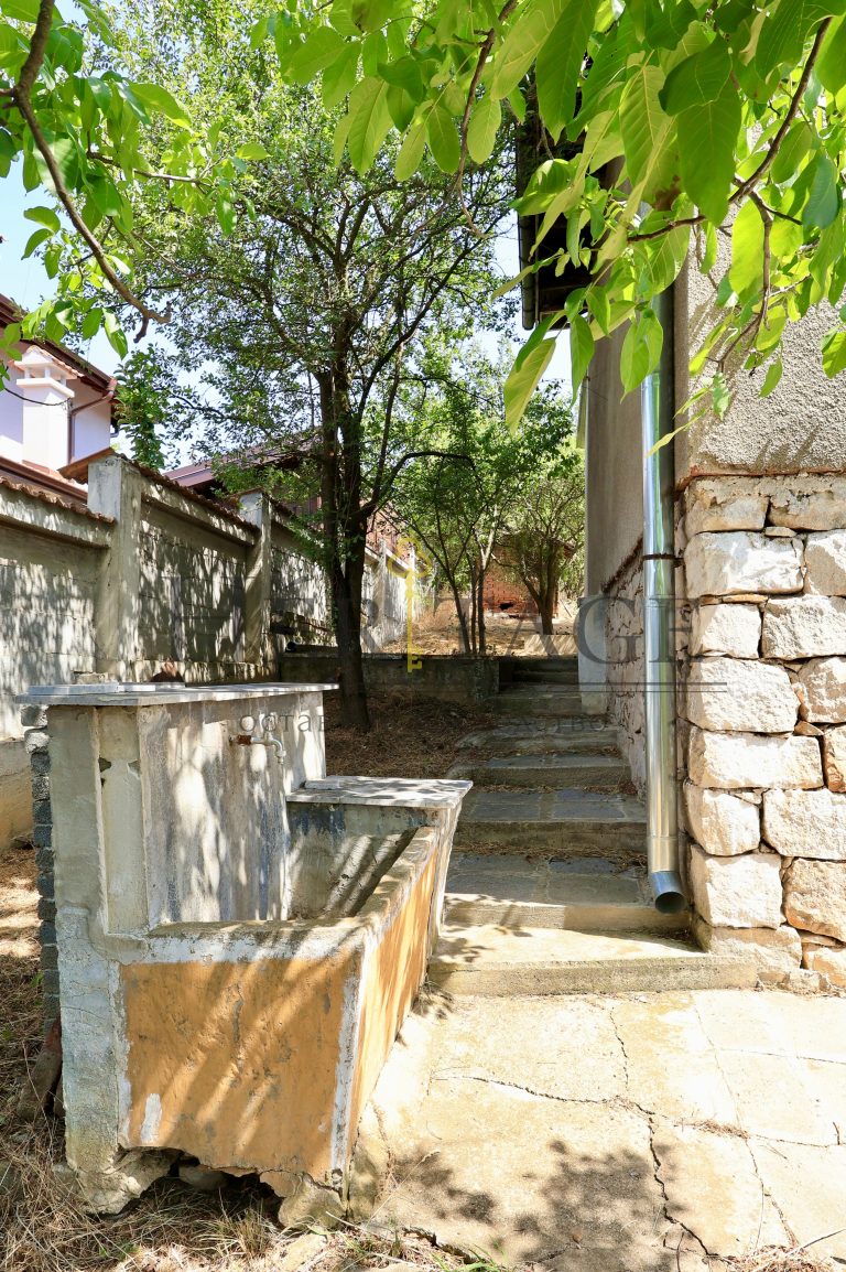 Maison spacieuse avec cour dans le village de Negushevo, commune de Gorna Malina