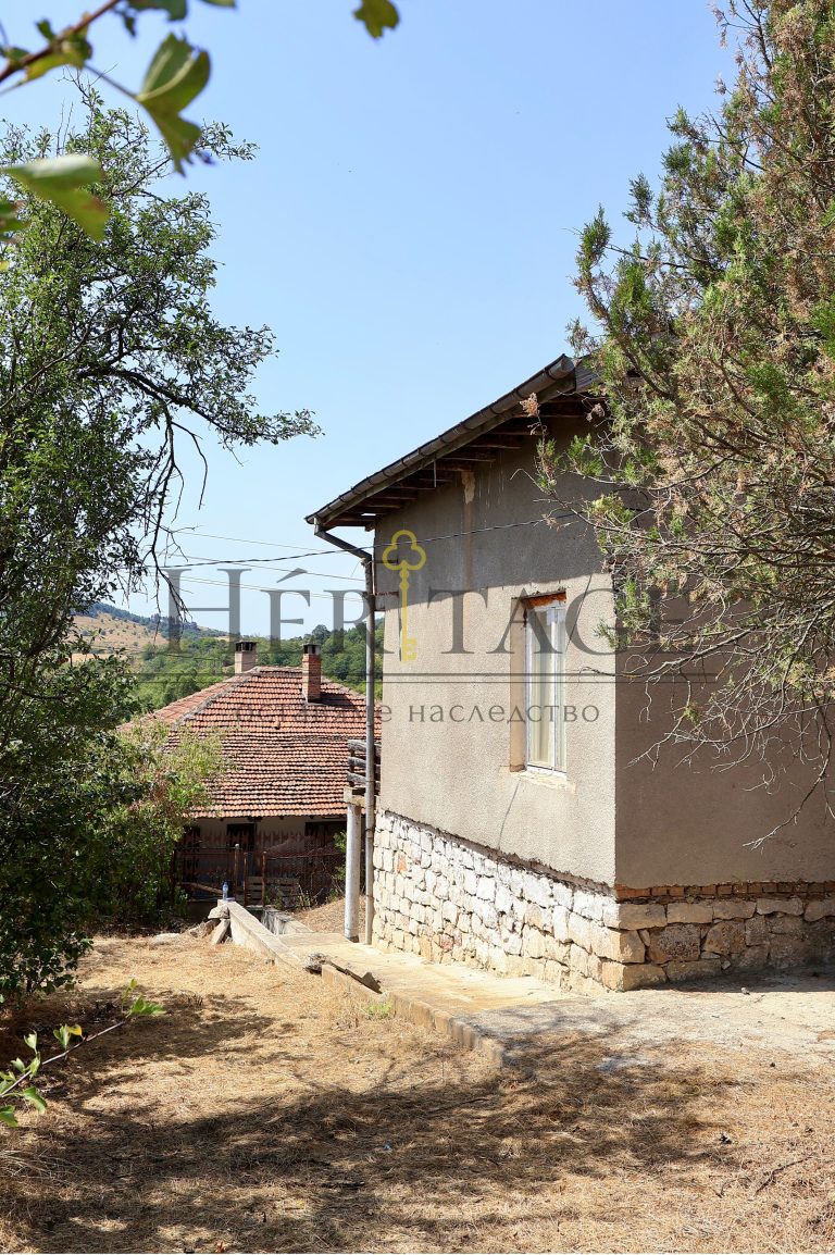 Maison spacieuse avec cour dans le village de Negushevo, commune de Gorna Malina