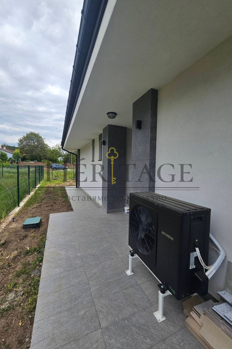 Maison de plain-pied disposant d&rsquo;un certificat de conformité (Acte 16) dans le village de Stolnik, commune d&rsquo;Elin Pelin