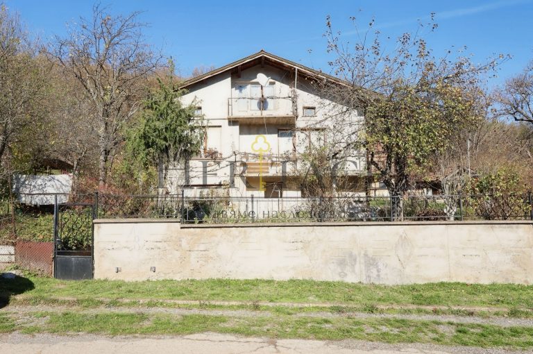Maison en briques située dans le village de Gorno Kamartsi, commune de Gorna Malina