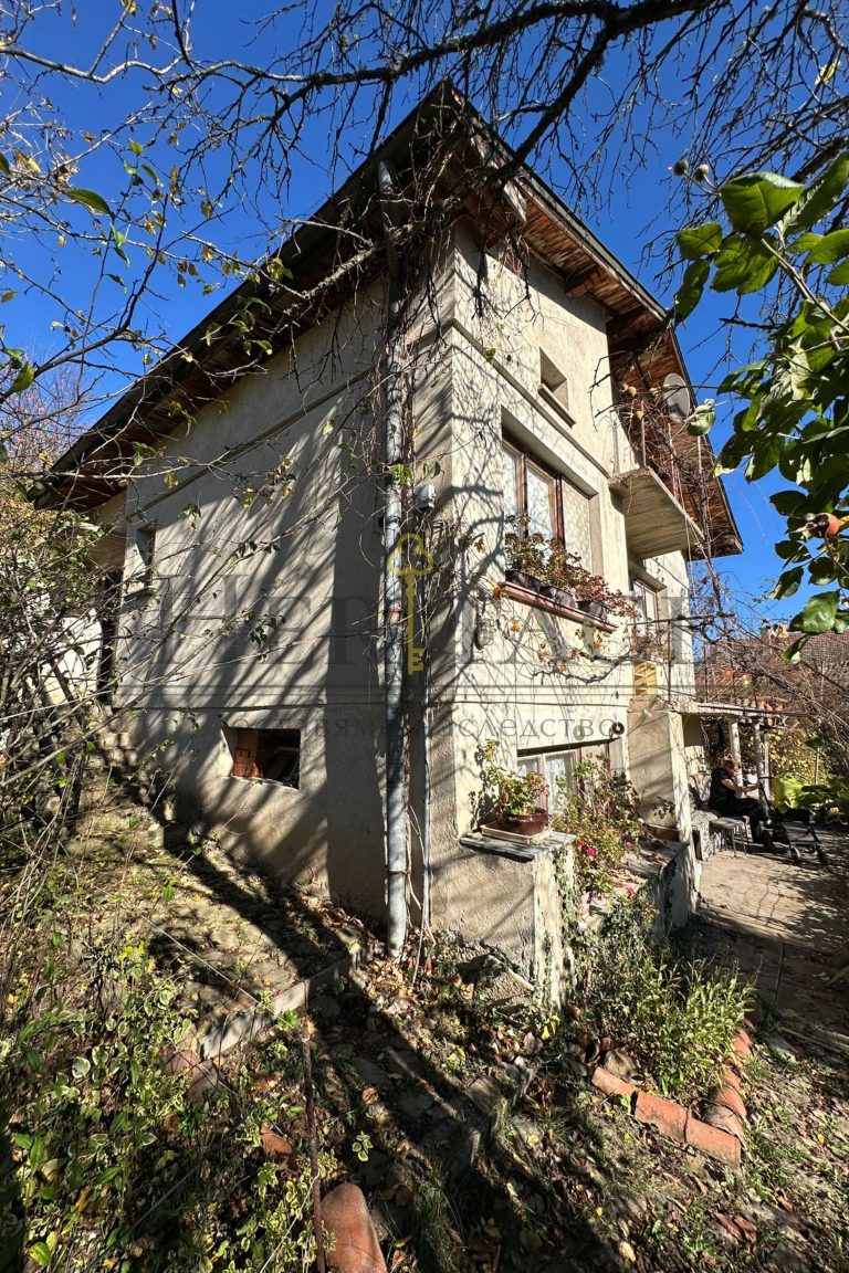 Maison en briques située dans le village de Gorno Kamartsi, commune de Gorna Malina