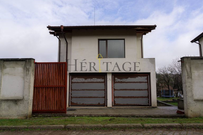 Spacieuse maison de trois étages à Gorna Malina, avec jardin