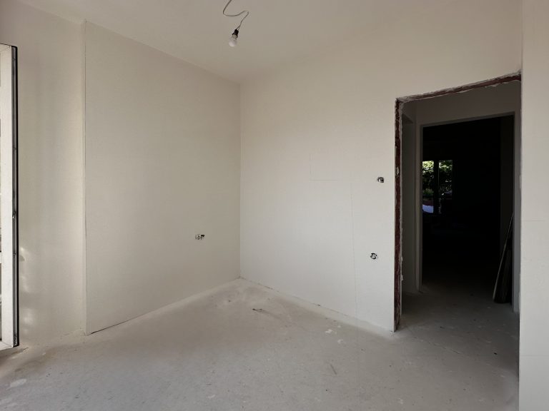 2-room apartment at 36 Graf Ignatiev Street